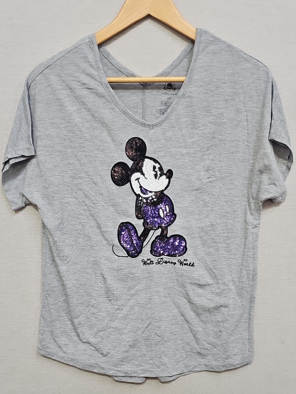 DISNEY PARKS WOMEMS V-NECK T-SHIRT BFPM-08-164